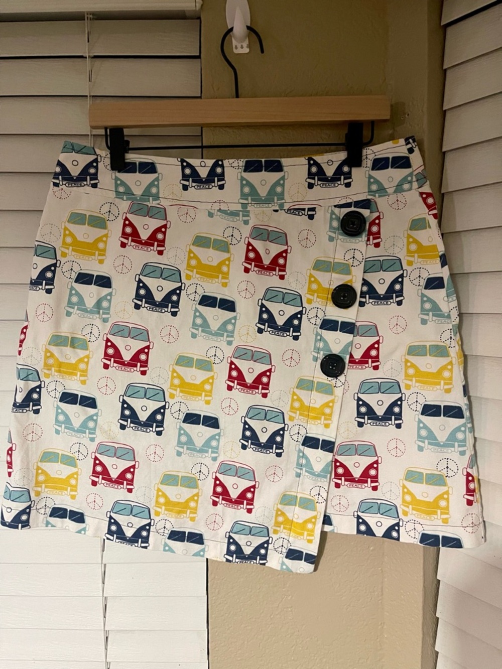 *Rare Gem* Beebop & Wally of New York VW Bus with ☮️ signs skirt. Women’s size M